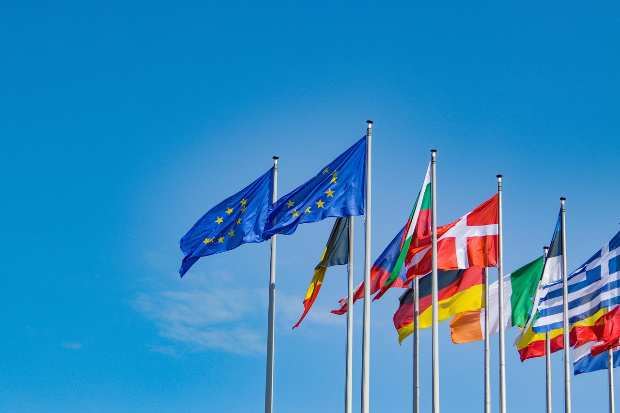 ce reprezinta cele 12 stele de pe steagul uniunii europene