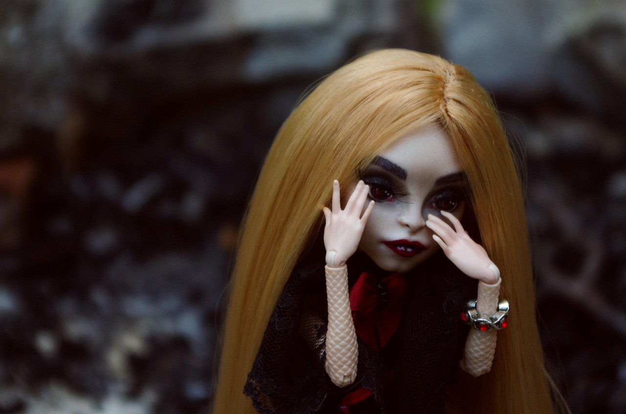 Colectii cu papusi din lumea Monster High pentru fanii stilului gotic